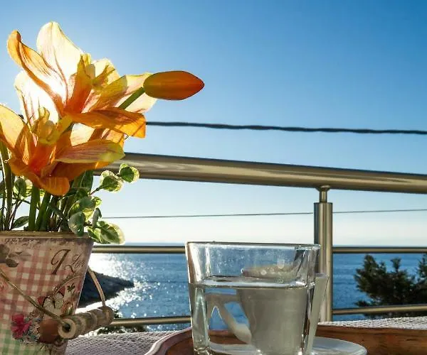 Dreamy By The Sea *